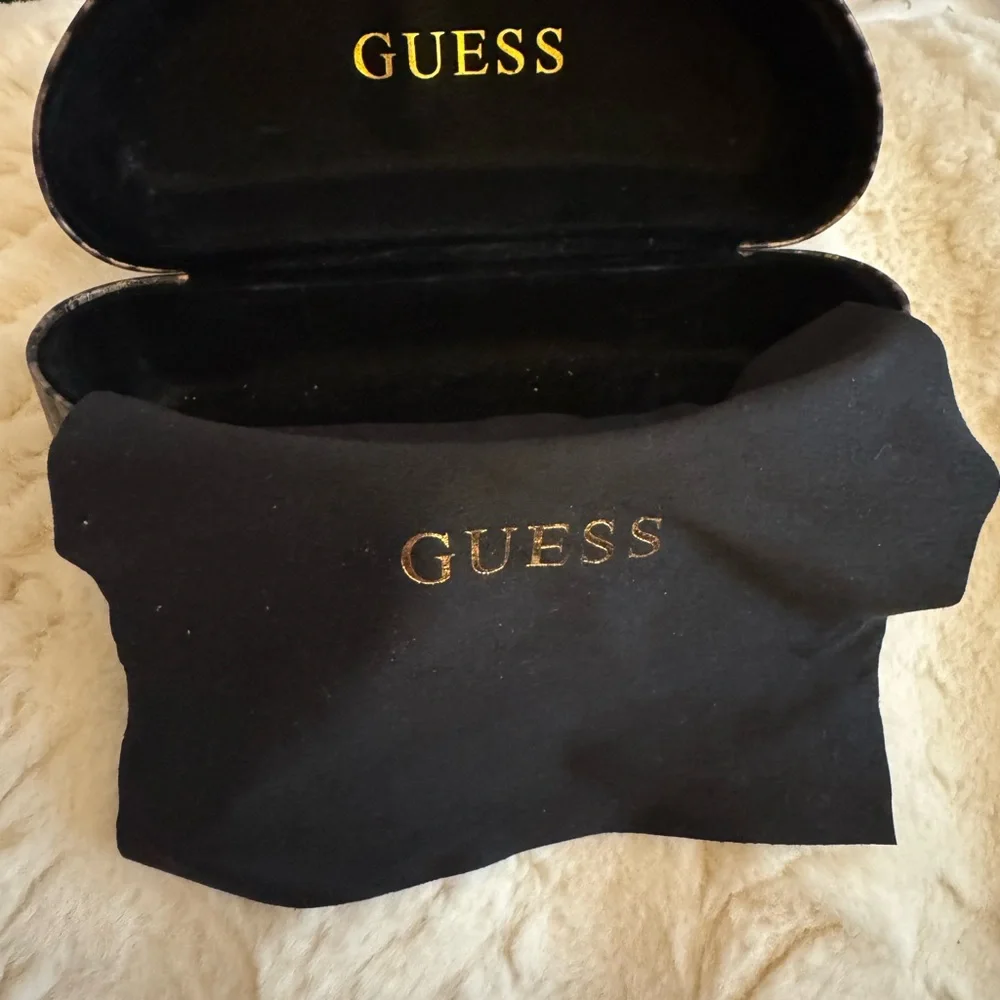 Guess Empty Brown Leopard Sunglasses Case - Picture 3 of 3